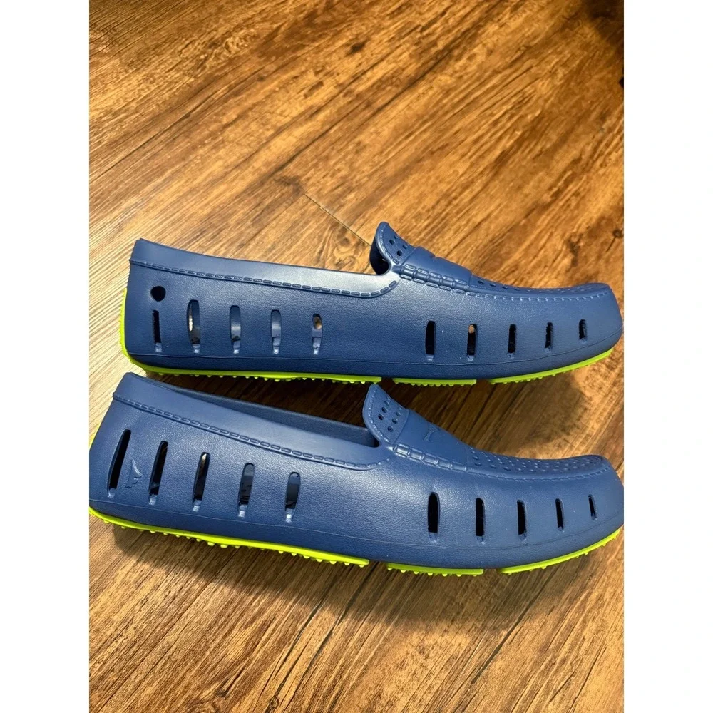 Floaters Men's Blue Slip On Water Shoes Perforated Size 12 Slip On Clogs Driving